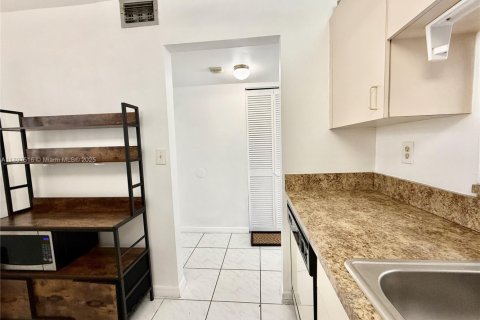 Condominio en alquiler en Miami, Florida, 2 dormitorios, 86.96 m2 № 1950964 - foto 25