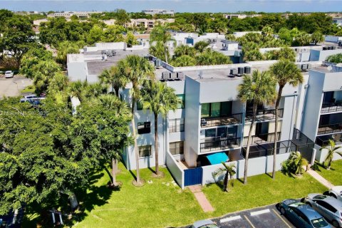 Condominio en alquiler en Miami, Florida, 2 dormitorios, 86.96 m2 № 1950964 - foto 2