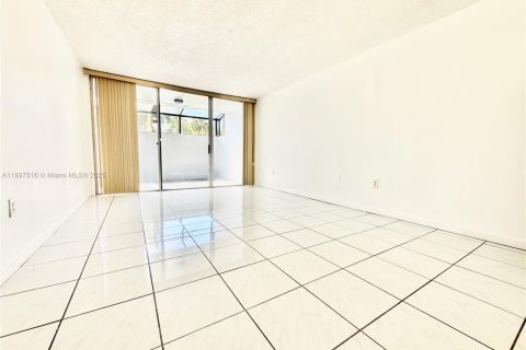 Condominio en alquiler en Miami, Florida, 2 dormitorios, 86.96 m2 № 1950964 - foto 18
