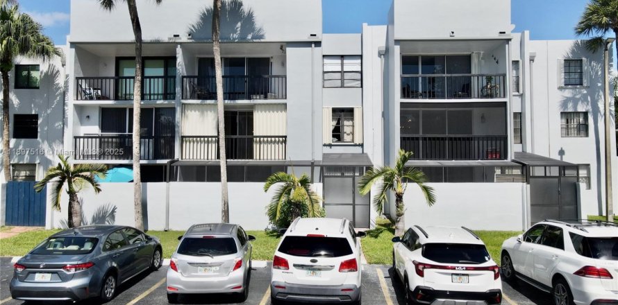 Condominio en Miami, Florida, 2 dormitorios  № 1950964
