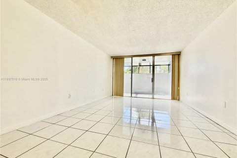 Condominio en alquiler en Miami, Florida, 2 dormitorios, 86.96 m2 № 1950964 - foto 19