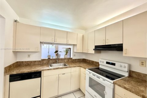 Condominio en alquiler en Miami, Florida, 2 dormitorios, 86.96 m2 № 1950964 - foto 21