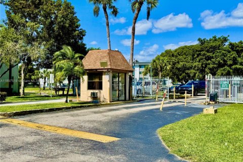 Condominio en alquiler en Miami, Florida, 2 dormitorios, 86.96 m2 № 1950964 - foto 7