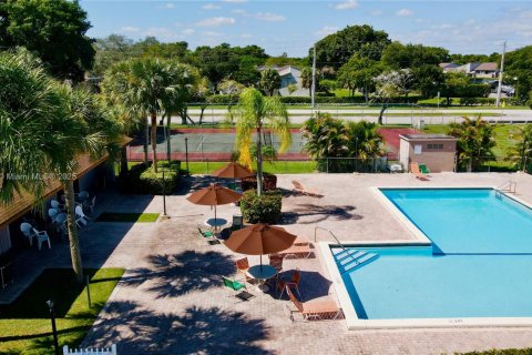 Condominio en alquiler en Miami, Florida, 2 dormitorios, 86.96 m2 № 1950964 - foto 6