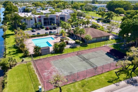 Condominio en alquiler en Miami, Florida, 2 dormitorios, 86.96 m2 № 1950964 - foto 4