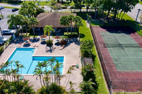 Condominio en alquiler en Miami, Florida, 2 dormitorios, 86.96 m2 № 1950964 - foto 5