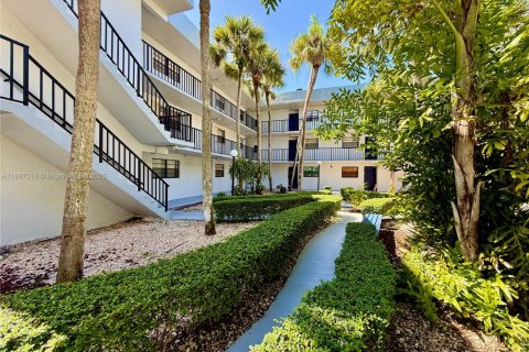 Condominio en alquiler en Miami, Florida, 2 dormitorios, 86.96 m2 № 1950964 - foto 14