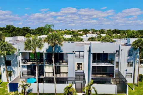 Condominio en alquiler en Miami, Florida, 2 dormitorios, 86.96 m2 № 1950964 - foto 3