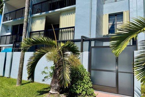 Condominio en alquiler en Miami, Florida, 2 dormitorios, 86.96 m2 № 1950964 - foto 10