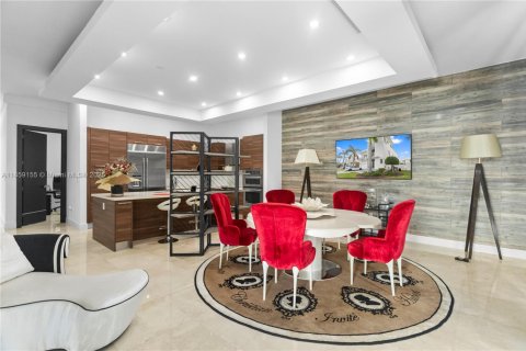 House in Doral, Florida 4 bedrooms, 320.33 sq.m. № 1887211 - photo 3