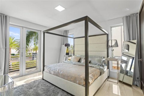 House in Doral, Florida 4 bedrooms, 320.33 sq.m. № 1887211 - photo 21