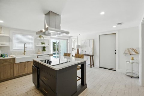 Villa ou maison à vendre à Holmes Beach, Floride: 5 chambres, 348.2 m2 № 1886676 - photo 15