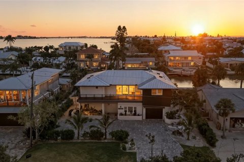 Villa ou maison à vendre à Holmes Beach, Floride: 5 chambres, 348.2 m2 № 1886676 - photo 1