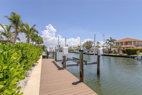 Villa ou maison à vendre à Holmes Beach, Floride: 5 chambres, 348.2 m2 № 1886676 - photo 11
