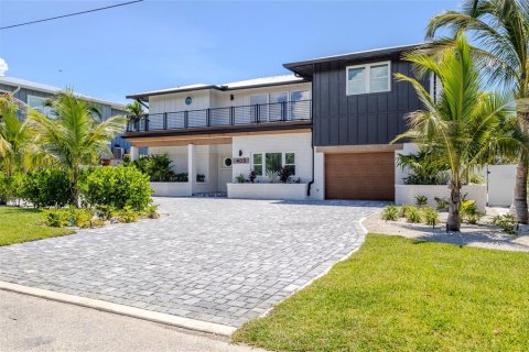 Villa ou maison à vendre à Holmes Beach, Floride: 5 chambres, 348.2 m2 № 1886676 - photo 2