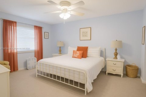 Condo in Naples, Florida, 2 bedrooms  № 1920652 - photo 16