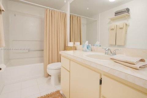 Condo in Naples, Florida, 2 bedrooms  № 1920652 - photo 23