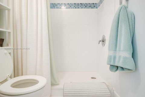 Condo in Naples, Florida, 2 bedrooms  № 1920652 - photo 19