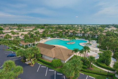 Condo in Naples, Florida, 2 bedrooms  № 1920652 - photo 1