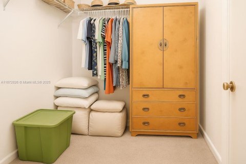 Condo in Naples, Florida, 2 bedrooms  № 1920652 - photo 17