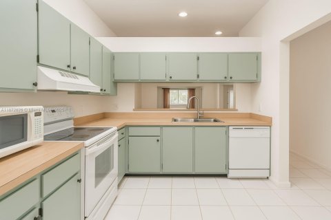 Condo in Naples, Florida, 2 bedrooms  № 1920652 - photo 5