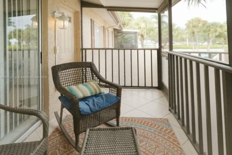 Condo in Naples, Florida, 2 bedrooms  № 1920652 - photo 12