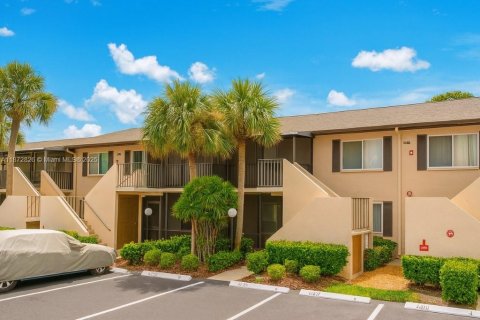 Condo in Naples, Florida, 2 bedrooms  № 1920652 - photo 26