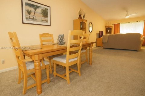 Condo in Naples, Florida, 2 bedrooms  № 1920652 - photo 11