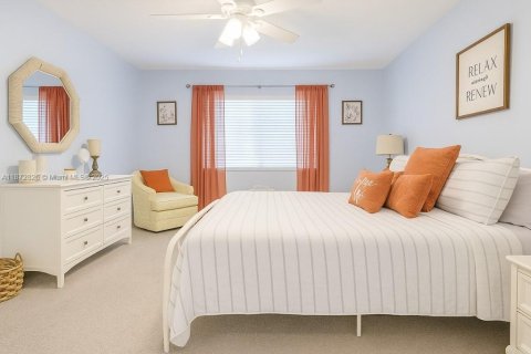 Condo in Naples, Florida, 2 bedrooms  № 1920652 - photo 15