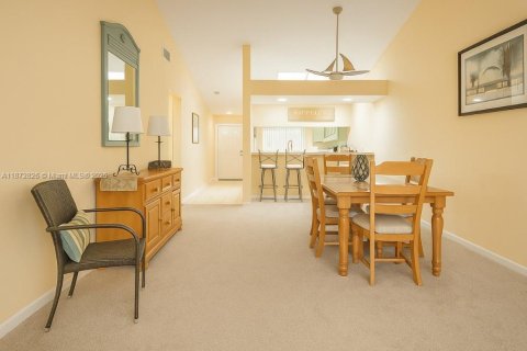 Condo in Naples, Florida, 2 bedrooms  № 1920652 - photo 9