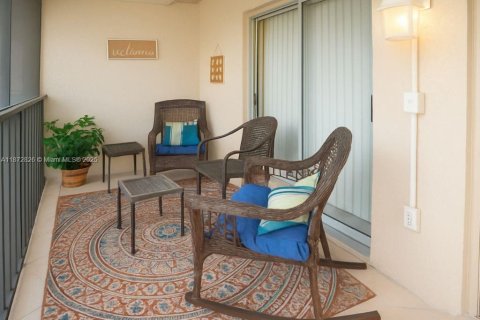 Condo in Naples, Florida, 2 bedrooms  № 1920652 - photo 13