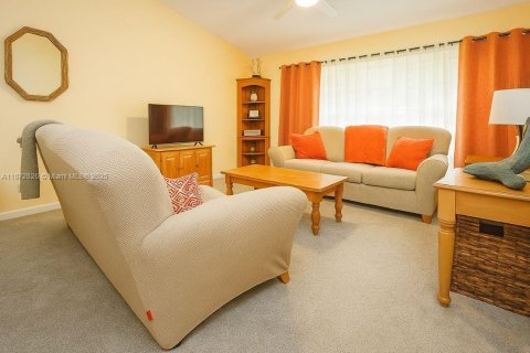 Condo in Naples, Florida, 2 bedrooms  № 1920652 - photo 7