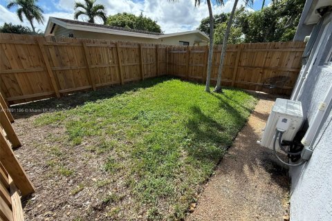 Commercial property in Plantation, Florida № 1944655 - photo 11