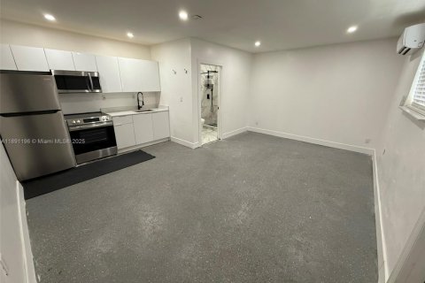 Commercial property in Plantation, Florida № 1944655 - photo 1