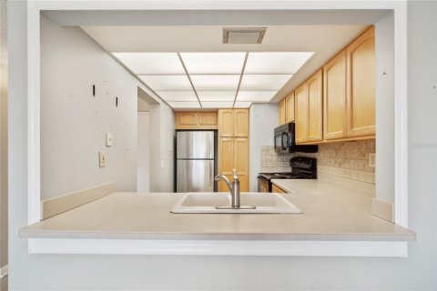 Condo in Saint Petersburg, Florida, 1 bedroom  № 1681387 - photo 8