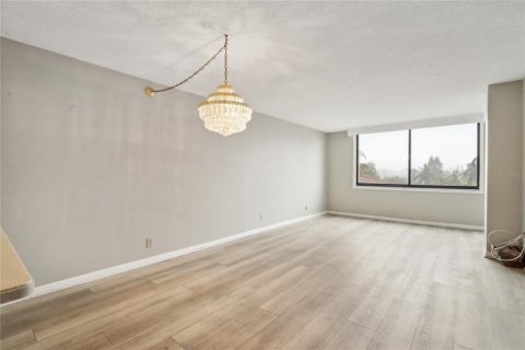 Condo in Saint Petersburg, Florida, 1 bedroom  № 1681387 - photo 12