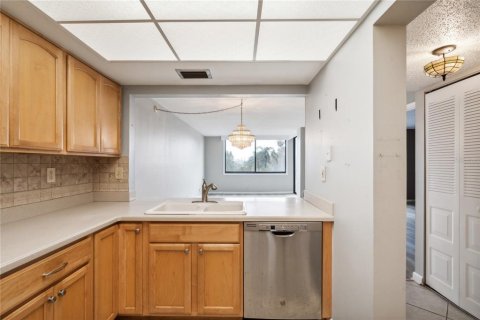 Condo in Saint Petersburg, Florida, 1 bedroom  № 1681387 - photo 6