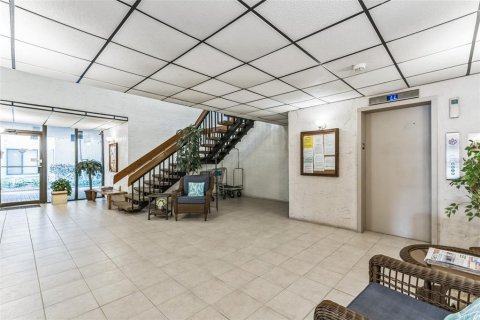 Condo in Saint Petersburg, Florida, 1 bedroom  № 1681387 - photo 30