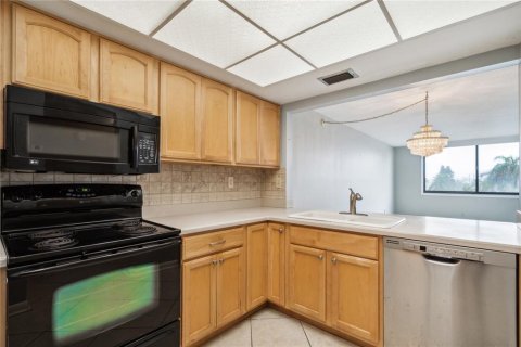 Condo in Saint Petersburg, Florida, 1 bedroom  № 1681387 - photo 10