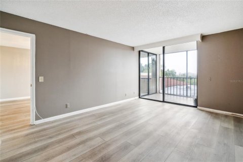 Condo in Saint Petersburg, Florida, 1 bedroom  № 1681387 - photo 17