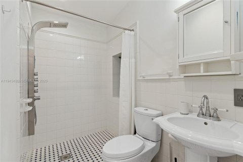 Villa ou maison à louer à North Miami, Floride: 4 chambres, 214.6 m2 № 2001164 - photo 25