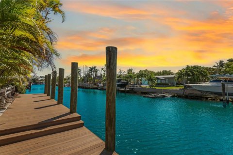 Villa ou maison à louer à North Miami, Floride: 4 chambres, 214.6 m2 № 2001164 - photo 3