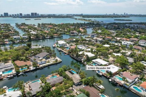 Villa ou maison à louer à North Miami, Floride: 4 chambres, 214.6 m2 № 2001164 - photo 9