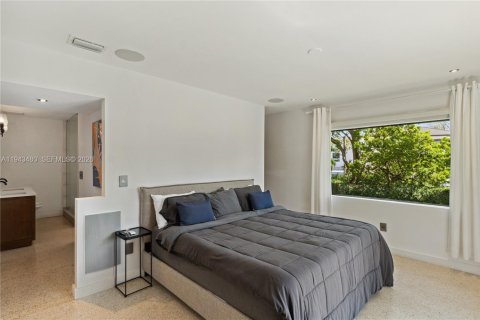 Villa ou maison à louer à North Miami, Floride: 4 chambres, 214.6 m2 № 2001164 - photo 17