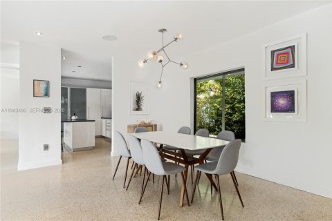 Villa ou maison à louer à North Miami, Floride: 4 chambres, 214.6 m2 № 2001164 - photo 14