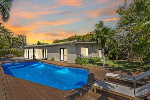 Villa ou maison à louer à North Miami, Floride: 4 chambres, 214.6 m2 № 2001164 - photo 2