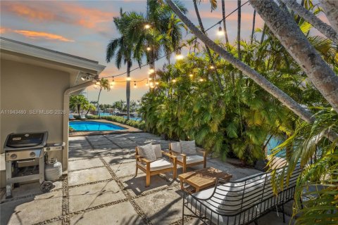 Villa ou maison à louer à North Miami, Floride: 4 chambres, 214.6 m2 № 2001164 - photo 4