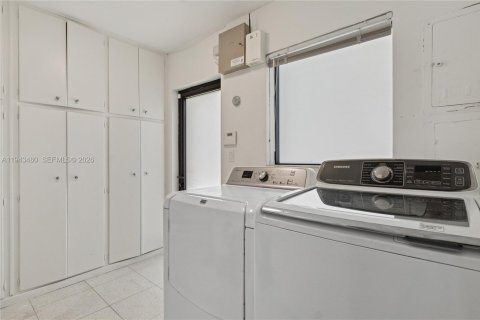 Villa ou maison à louer à North Miami, Floride: 4 chambres, 214.6 m2 № 2001164 - photo 26