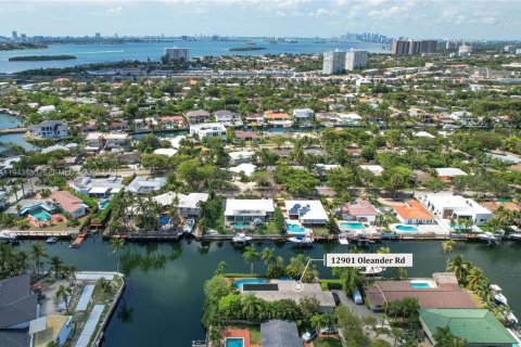 Villa ou maison à louer à North Miami, Floride: 4 chambres, 214.6 m2 № 2001164 - photo 8