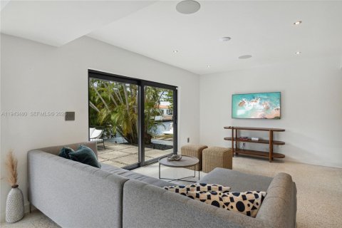 Villa ou maison à louer à North Miami, Floride: 4 chambres, 214.6 m2 № 2001164 - photo 16